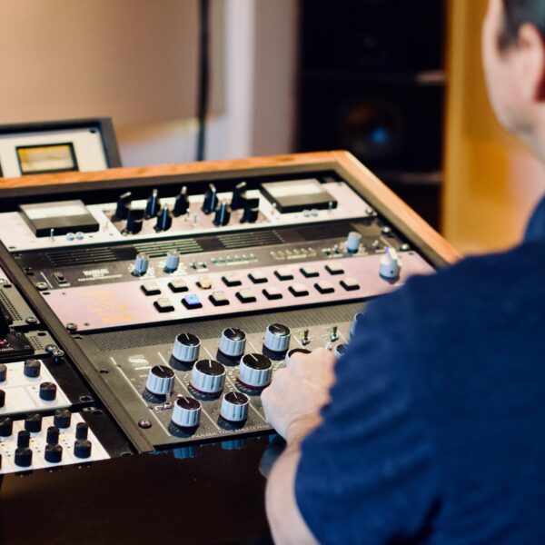 Mastering Engineer provides Audio Mastering Services